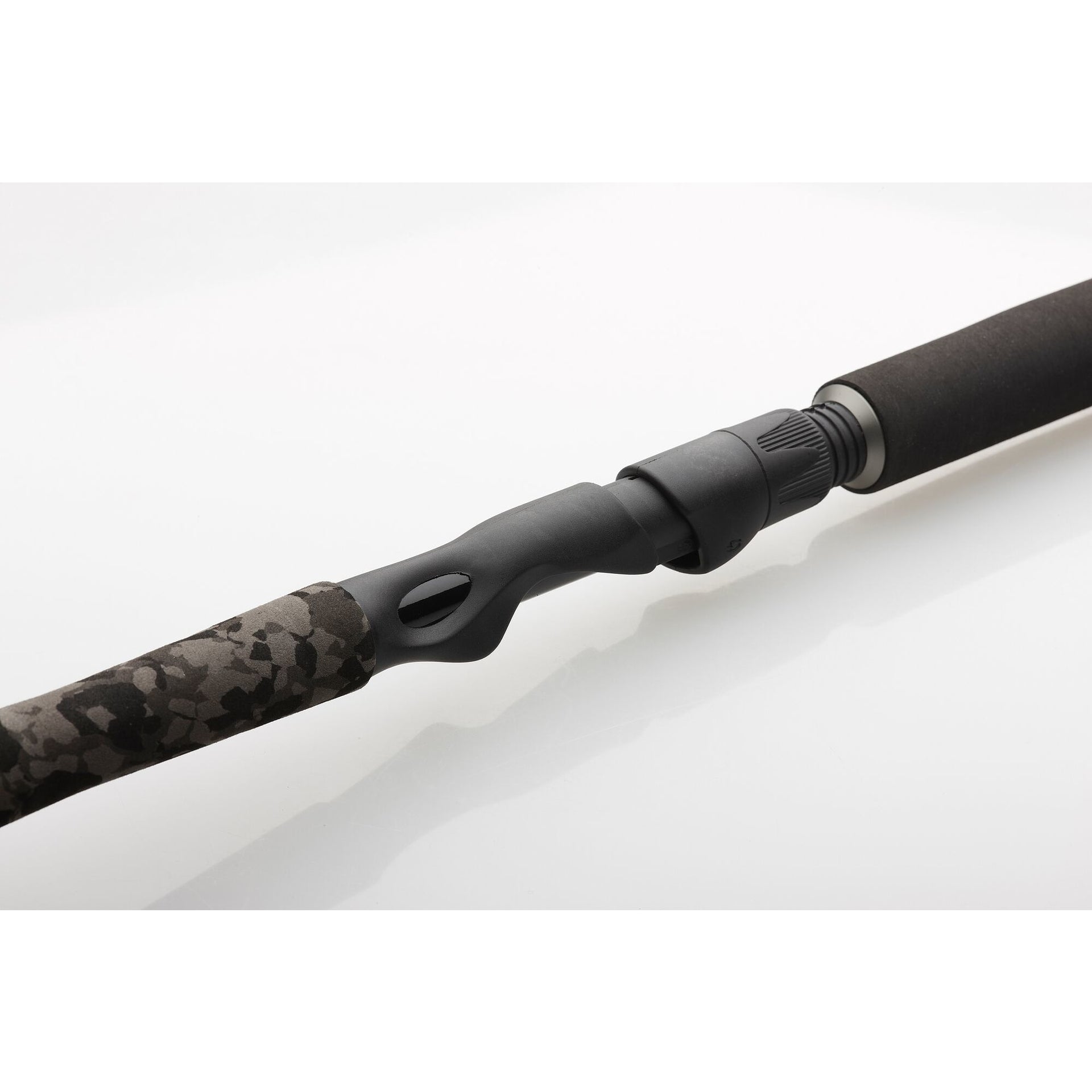 MADCAT Black Vertical Rod